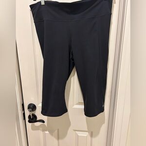 GAP Fit Black Sculpt Compression capri Leggings